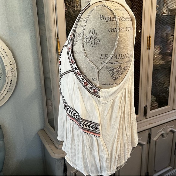 Xhilartion Embroidered White Sleeveless Top size xlarge - Picture 2 of 7